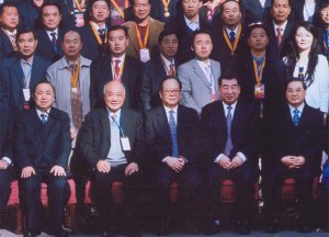 “創(chuàng)業(yè)之星”大會董事長與中共中央政治局委員、副總理回良玉等國家領(lǐng)導(dǎo)合影